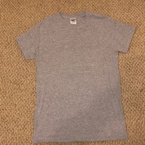 Gray Gildan t-shirt